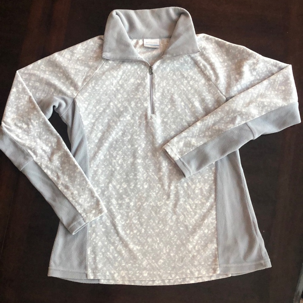Woman’s Columbia pullover